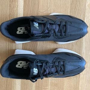 New Balance 327 V1 Leather Black/White Women's Shoe - never worn